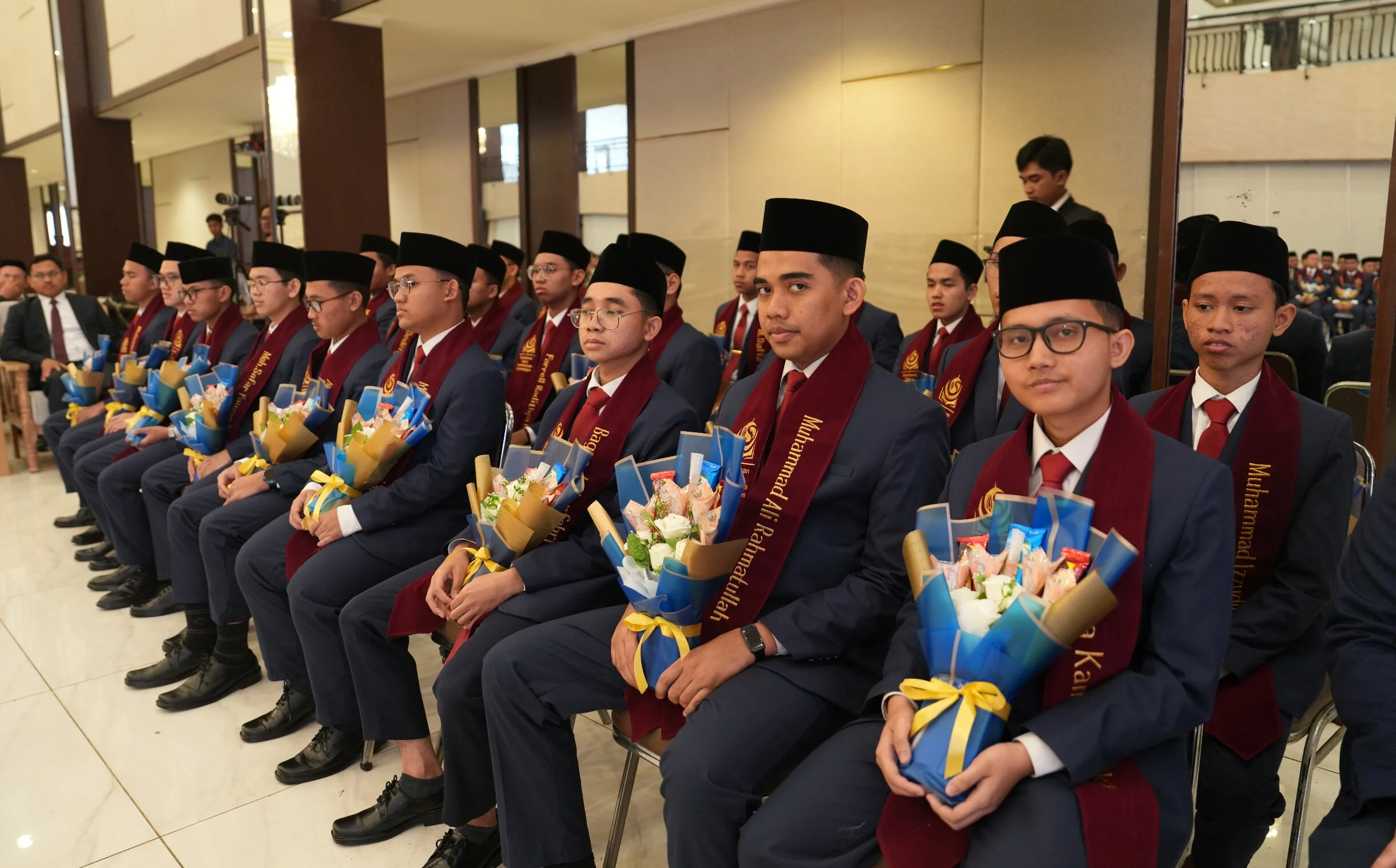 Foto 4 dari album Wisuda Sponsor Tahfidz 2025